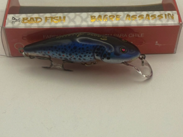 SEÑUELO BAGRE ASSASSIN 5,9 GR 60MM COLOR ARCOIRIS BAD FISH